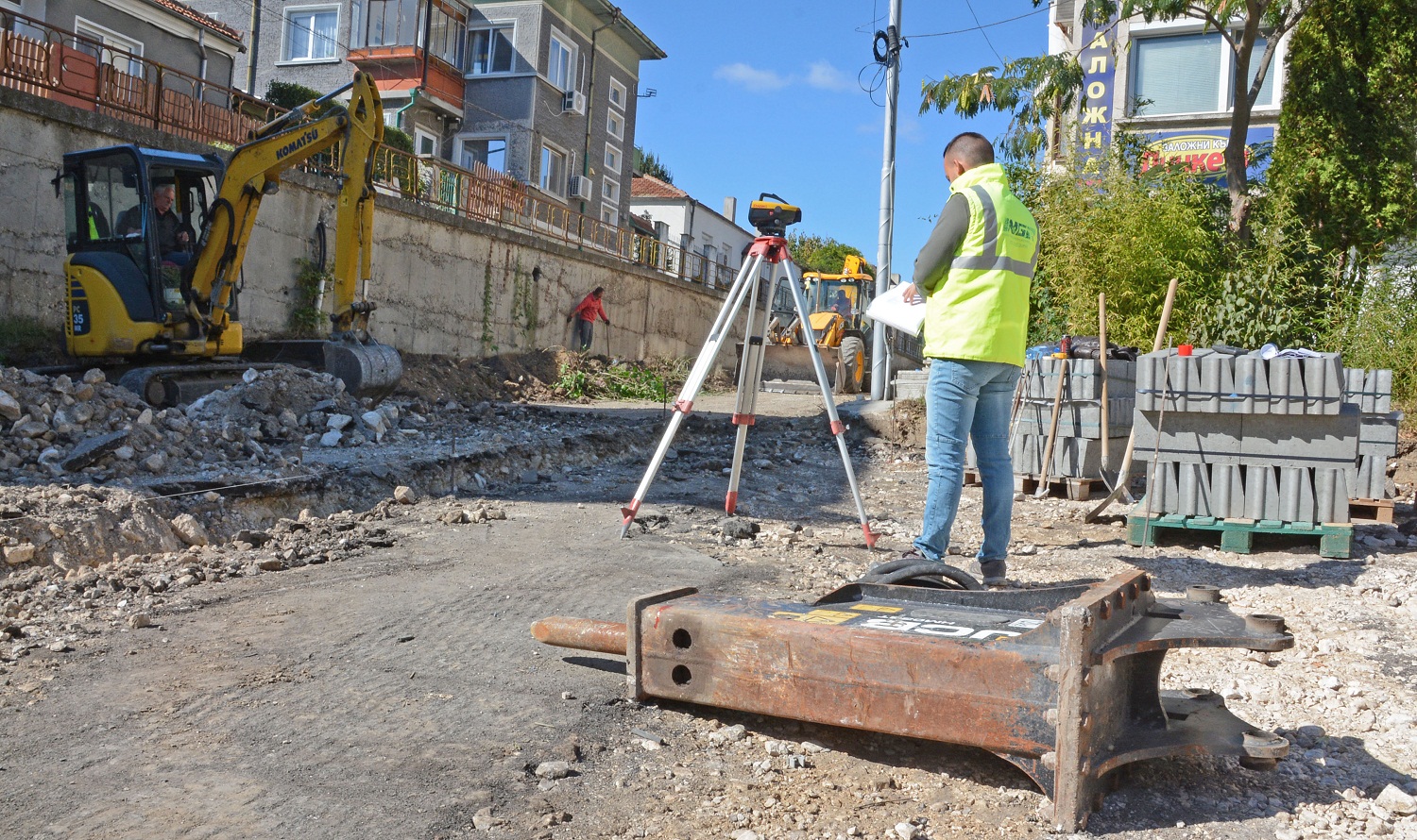 Започна основен ремонт на ключова улица в „Аспарухово“ (СНИМКИ)